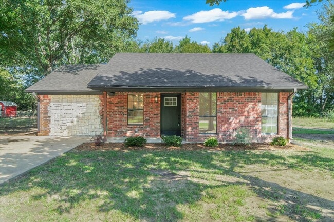Photo - 910 Willow Dr