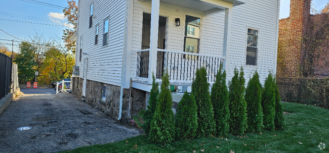 Building Photo - 965 Main St Unit 2 Rental