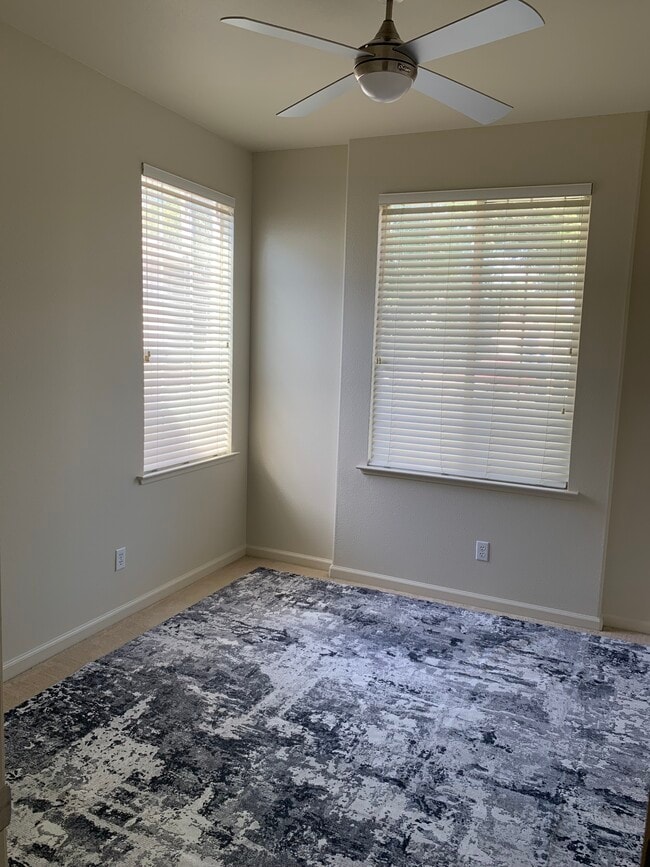 Building Photo - 1495 Breezeway Ct Rental
