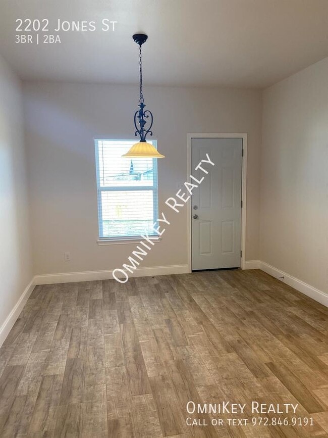 Photo - 2202 Jones St