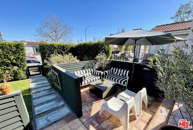 Photo - 3159 Hutchison Ave