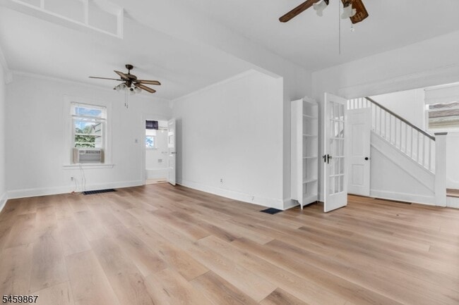 Photo - 404 Elm St