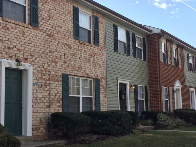 Photo - Wakefield Manor Townhomes and Apartments Unit 681 RED OAK DRIVE