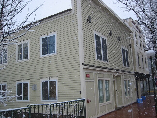 Photo - 8 Main St Unidad 8 Main St - B