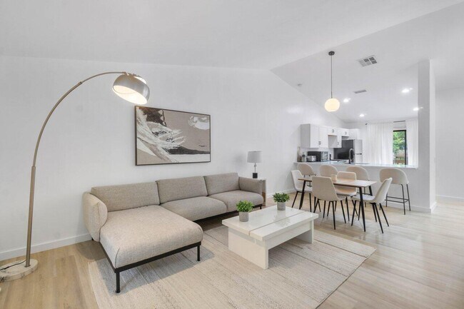 Building Photo - 13175 Chadwick Ct Unit 36