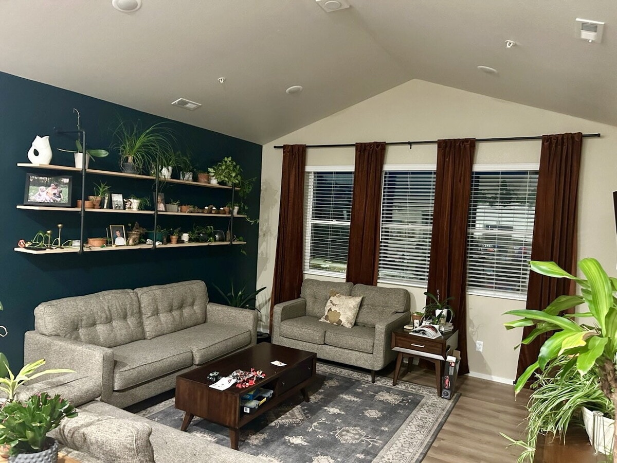 Newer 3bd condo in neighborhood w/ pool - Newer 3bd condo in neighborhood w/ pool Unidad E