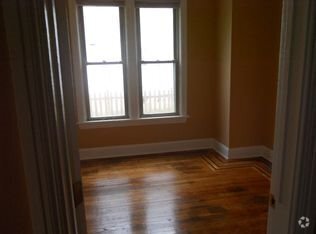 Building Photo - 907 N Oliver Ave Unit 1 Rental