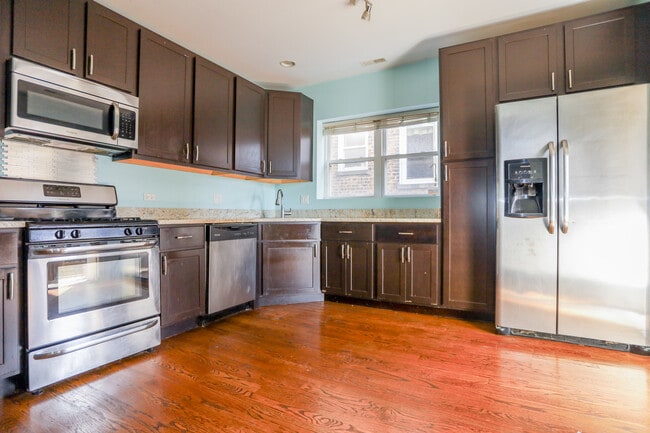 Photo - 2043 W Arthur Ave Unit 2E