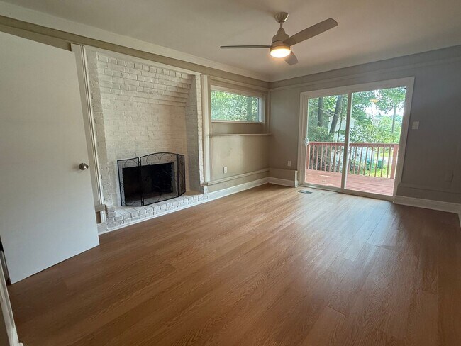 Photo - 967 Lake Dr