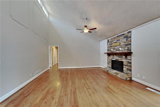 Photo - 2731 Georgian Terrace