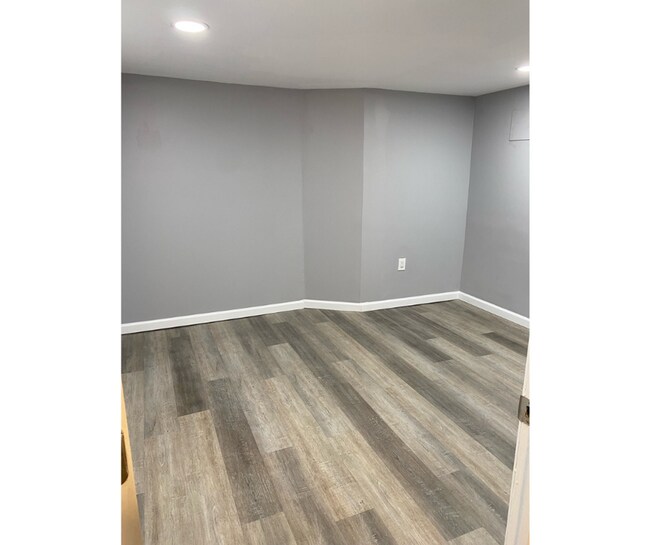 Photo - 6 S Franklintown Rd Unit 3D Available $650 3D