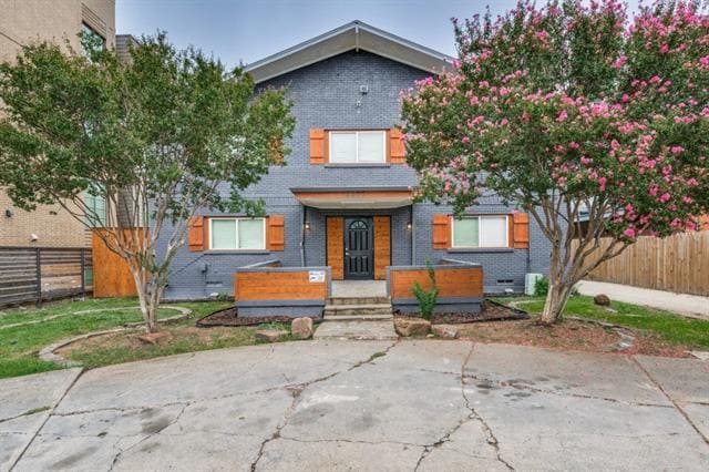 Building Photo - 4407 San Jacinto St Unit 202 Rental