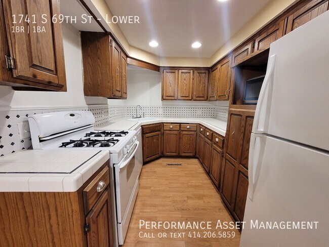 Photo - Charming 1-Bedroom Lower Unit with Modern ... Unit Lower