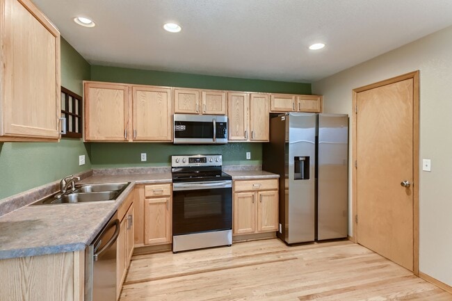 Building Photo - 3 Bedroom 3 Bathroom in Northglenn! Rental