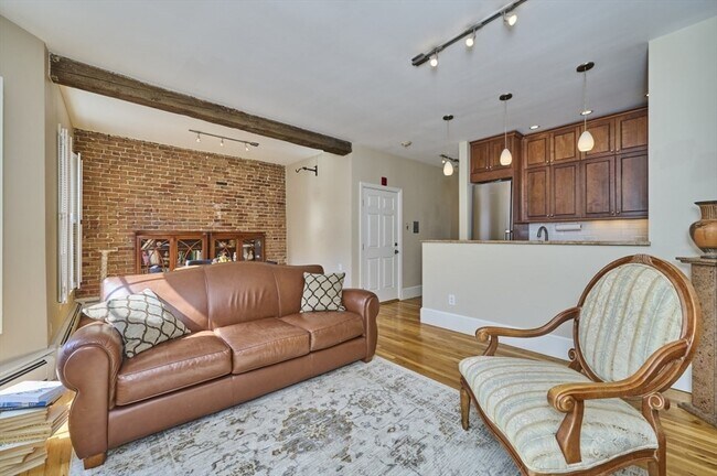 Building Photo - 89 Waltham St Unit 4