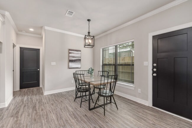 Photo - 504 Cooner St