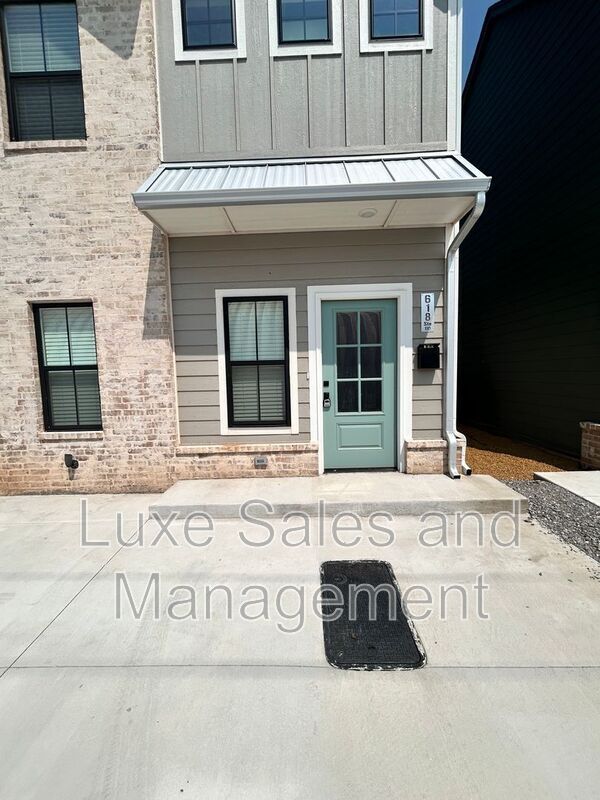 Photo - 618 W 2nd St