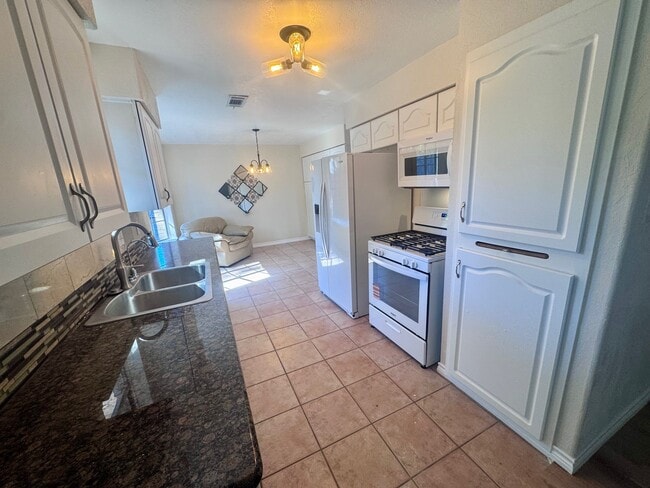 Photo - 2006 Seagate Ln