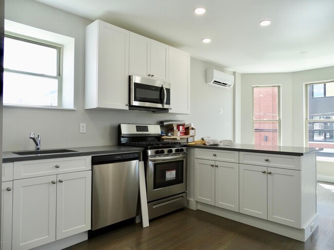 Photo - 410 Bond St Unit 1