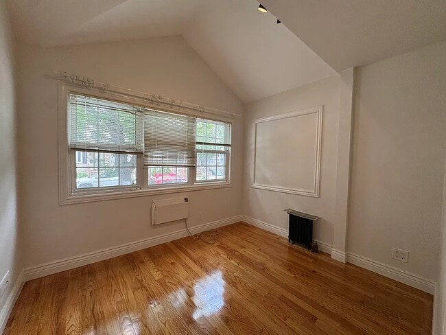 Photo - 1716 Perry St
