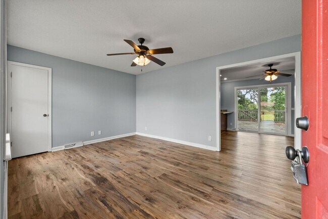 Photo - 3 Bedroom Pet Friendly Home For Rent!