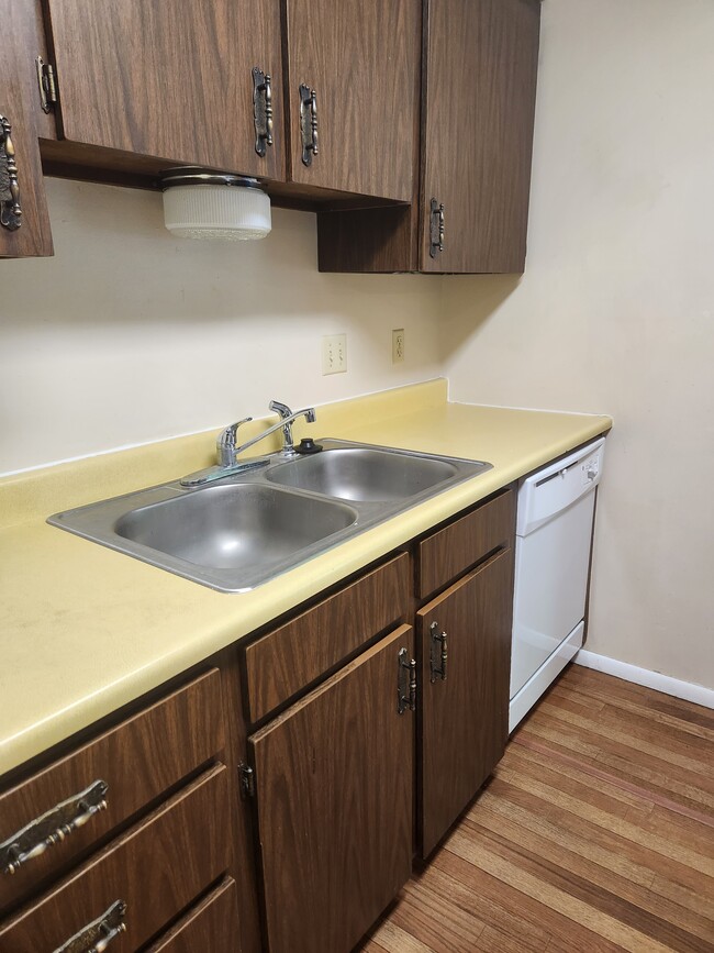 Photo - 425 Park Terrace Dr