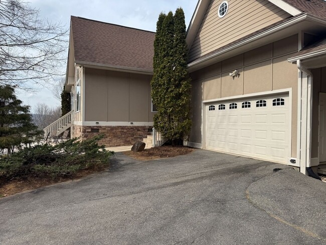 Photo - East AVL - Mountain Views and Space Galore!