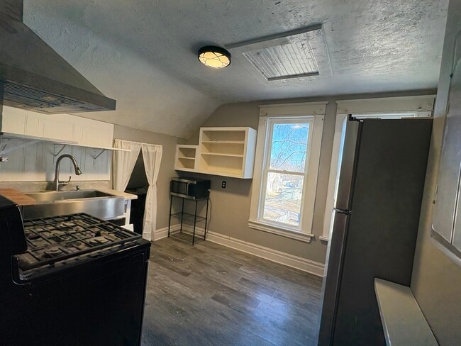 Building Photo - 714 S 1st Ave Unit B