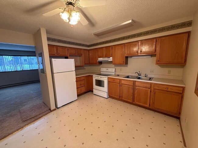 Photo - 2010 Ash Ave NE Unit 4