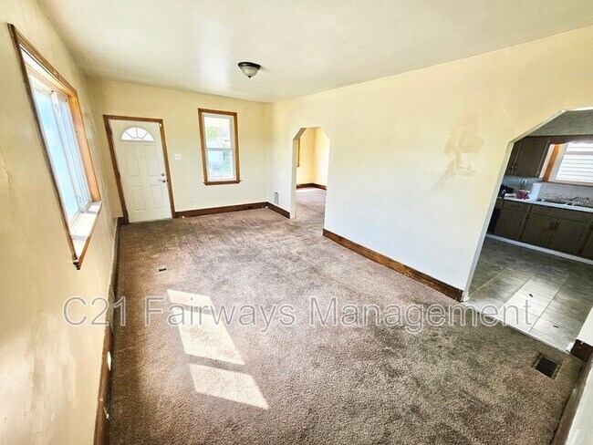 Photo - 1035 Lysle Ave