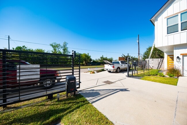 Photo - 1860 W Tidwell Rd