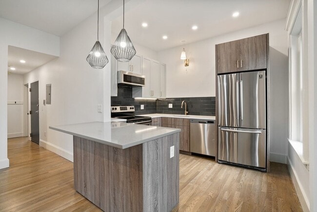 Building Photo - 512 Massachusetts Ave Unit 3