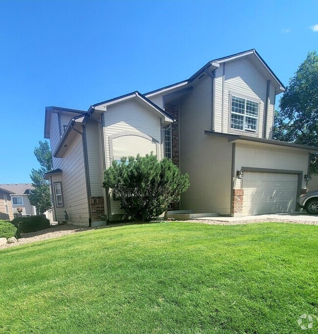Building Photo - Boastful 3 Bedroom West Side home in gated...