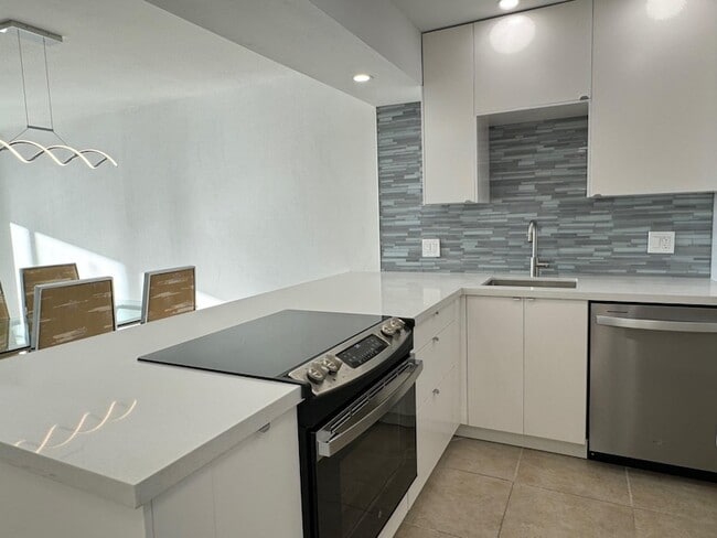 Building Photo - 3095 N Course Dr