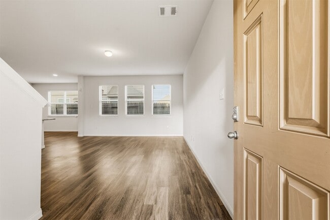 Photo - 5758 Manning Crk Trl