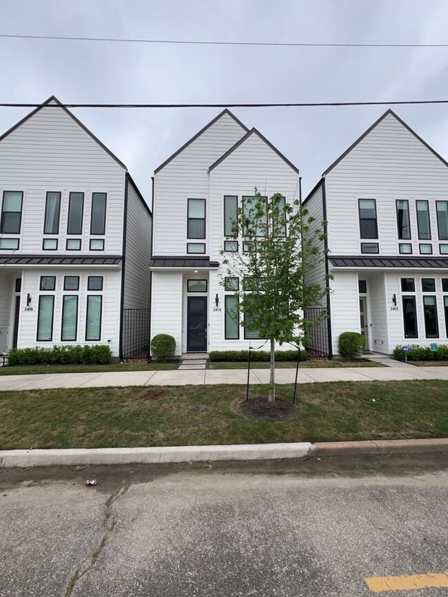 Building Photo - 2414 Gray St