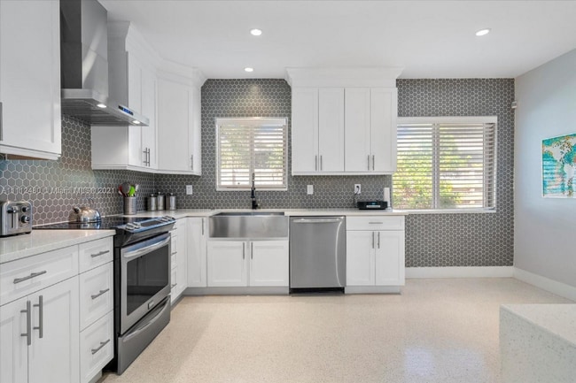 Photo - 1900 NE 42nd St