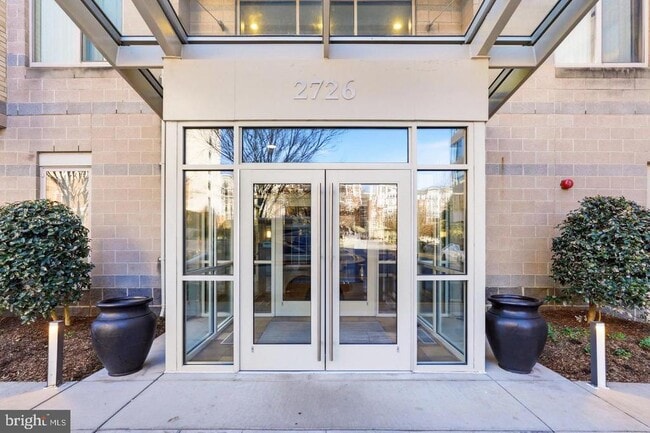 Building Photo - 2726 Gallows Rd Unit 705