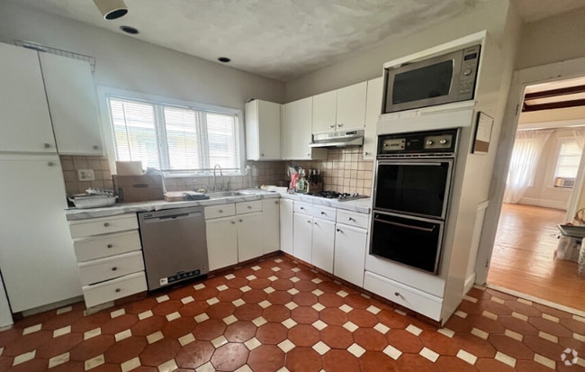 Building Photo - 419 Concord Ave Unit 2 Rental