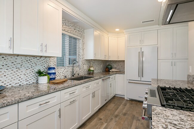 Photo - 2148 Glasgow Ave