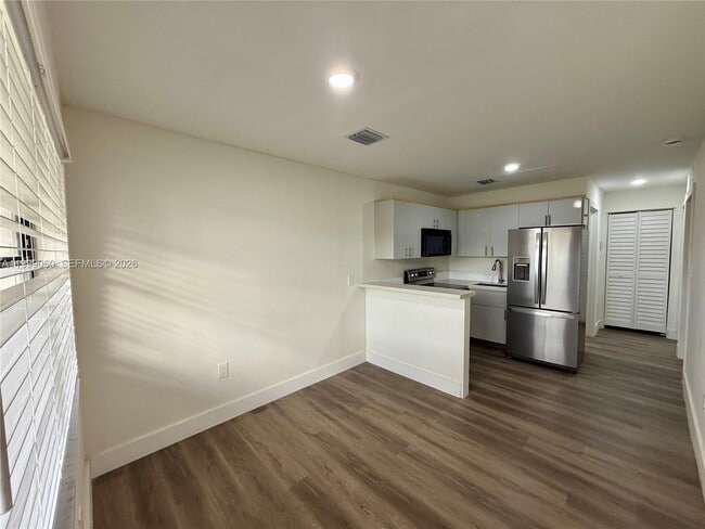 Building Photo - 1731 Alcazar Dr Unit 1B