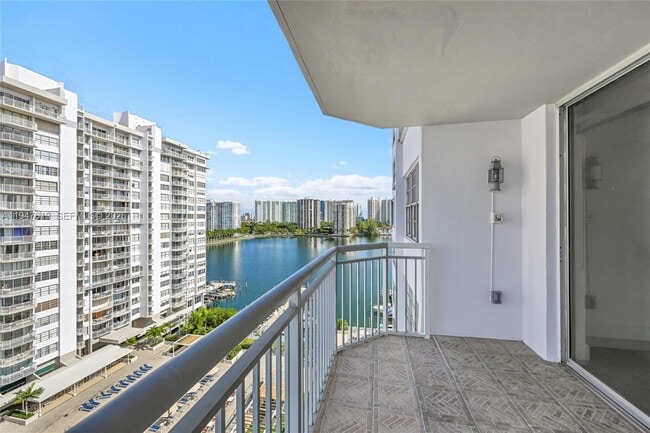 Building Photo - 18041 Biscayne Blvd Unit 1202