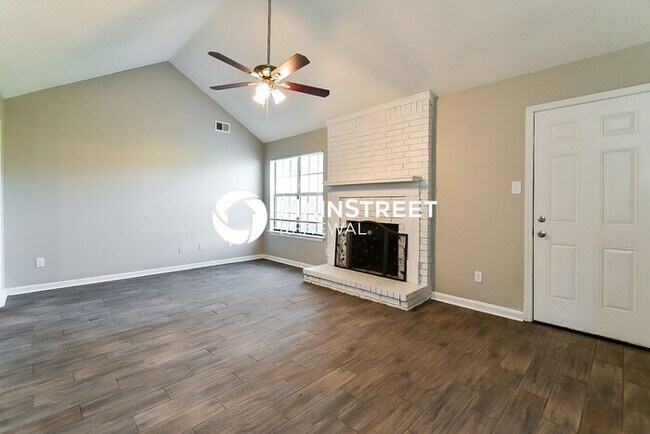 Photo - 3 Bedroom Pet-Friendly Home in Olive Branch, MS with Main Street Renewal