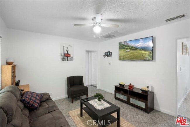 Building Photo - 11006 Mansel Ave