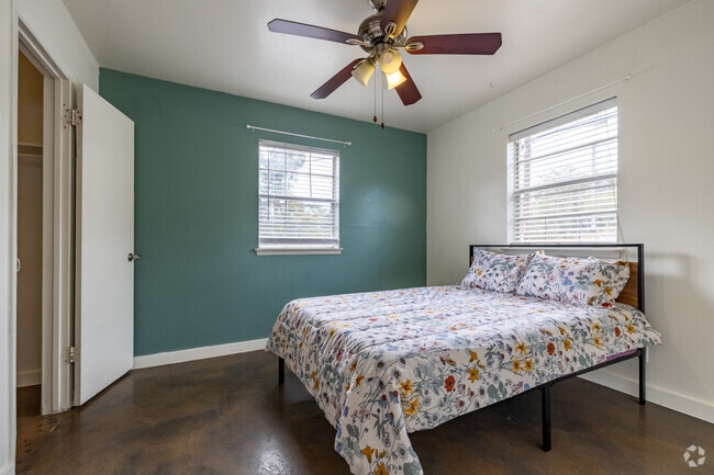 1BR, 1BA - 565SF - Bedroom - Vintage Pads Apartments