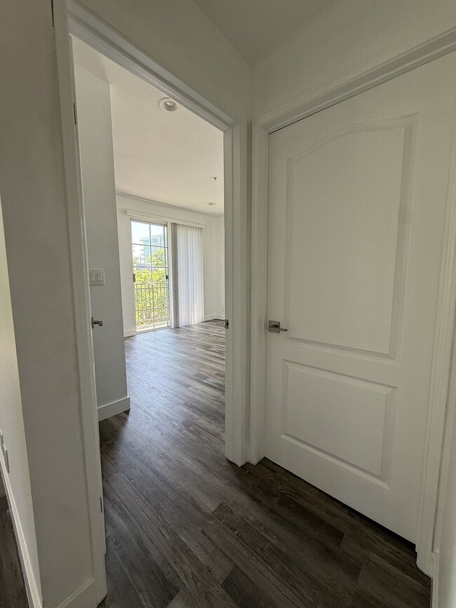 Entrada al dormitorio y baño de invitados - Villa Doheny I & II