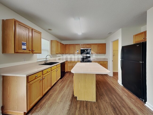 Photo - 1065 Meadowbrook Ln SW