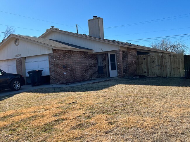 Building Photo - 2507 Bermuda Dr Unit A