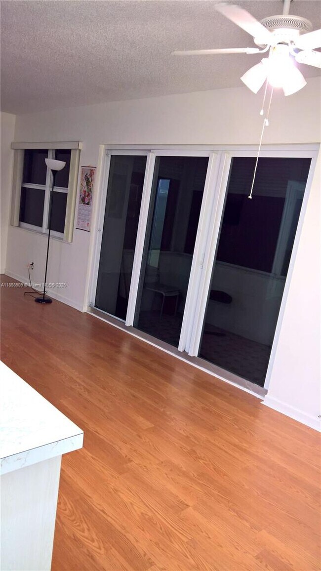 Photo - 1701 Buchanan St Unidad 402