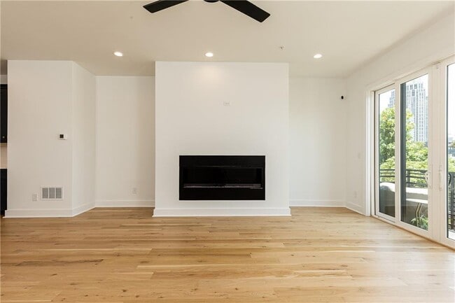 Photo - 437 Plateau Pl NW